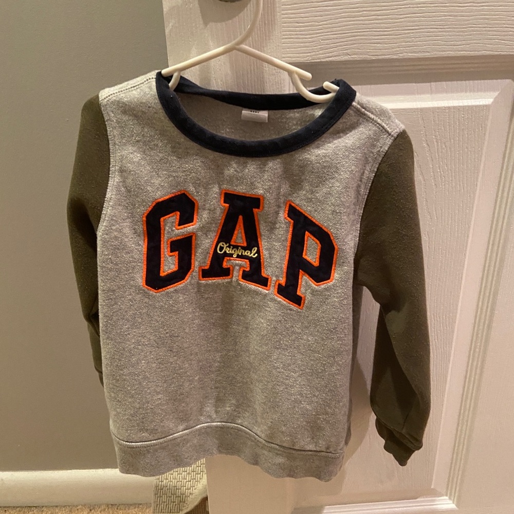 Gap 5t sweatshirt